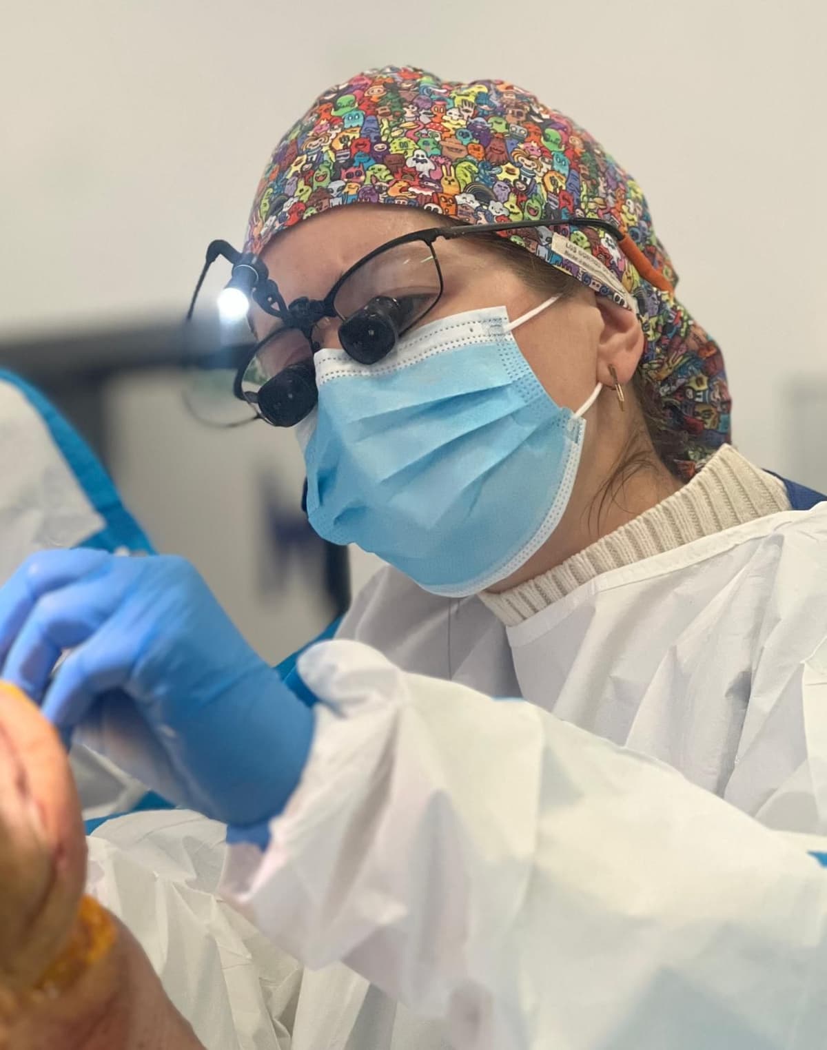 Iluminador frontal Orascoptic: importancia en la práctica clínica